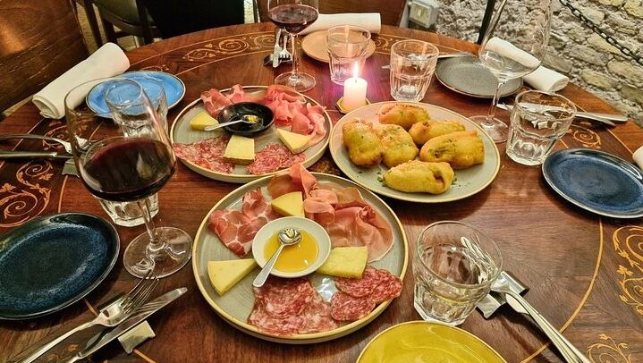 Rome: Caravaggio Experience with Light Lunch and Wine Tasting