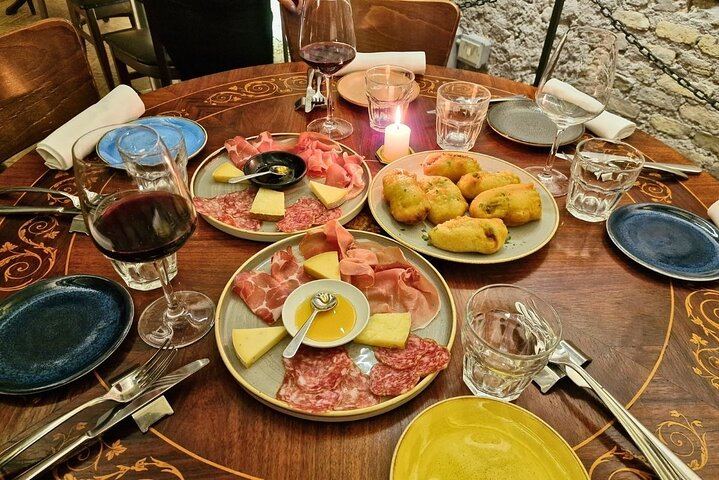 Rome: Caravaggio Experience with Light Lunch and Wine Tasting