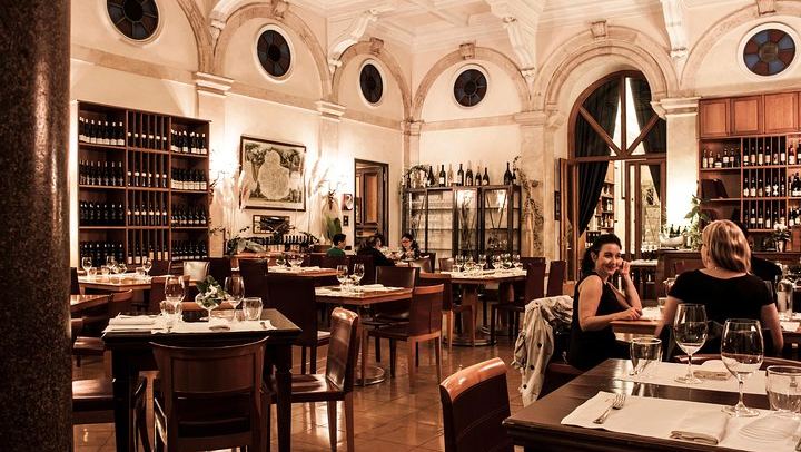 Rome Gourmet Wine and Dinner Experience in a Private Cellar by the Pantheon