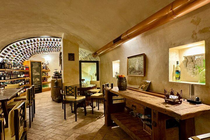 Rome Lunch Food Tasting with Wine Pairing Experience Trastevere
