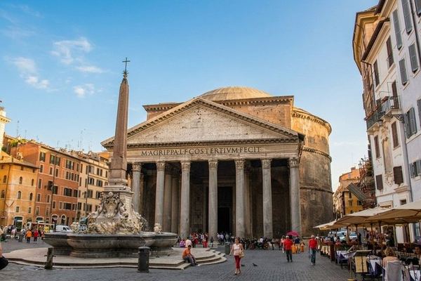 Pantheon Entry Ticket with a Host Who Walks You to the Right Door