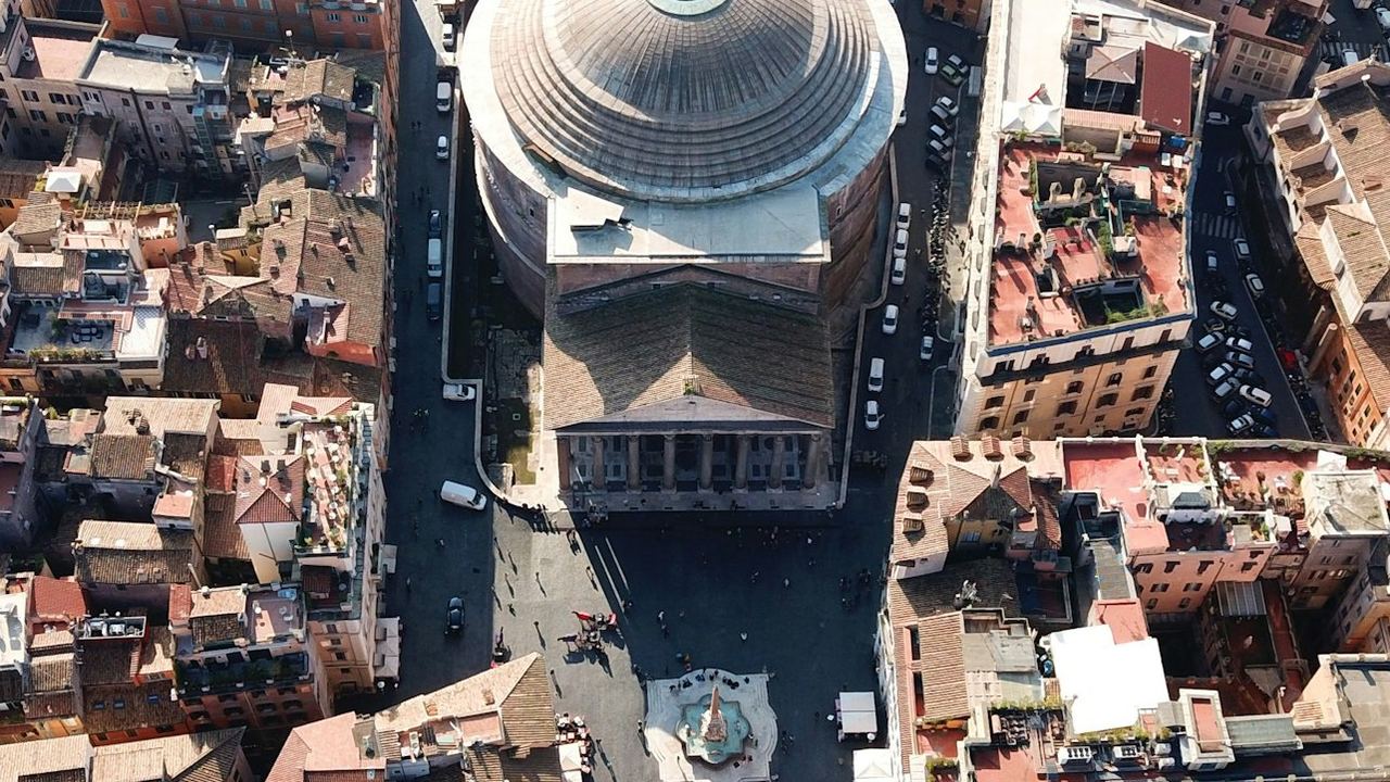 Pantheon Guided Tour Starting from Piazza Navona and the Flood Marks