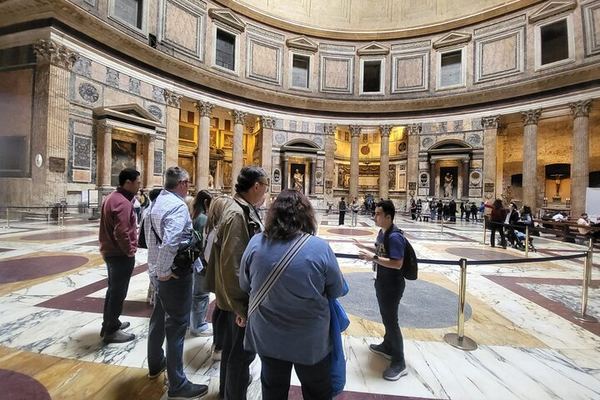 Pantheon Small-Group Tour Meeting at the Minerva Obelisk