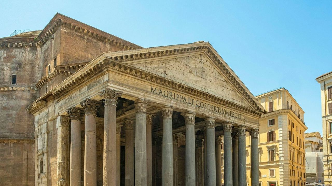 Rome Guided Walk with Pantheon Fast-Track and the Trevi Paid Area