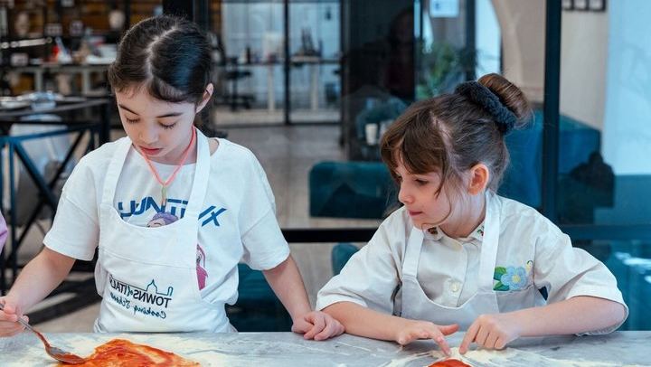 Rome Pizza or Pasta Cooking Class Gelato Tasting & Unlimited Wine