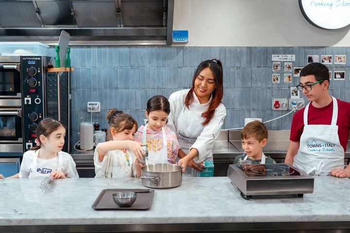 Rome Pizza or Pasta Cooking Class Gelato Tasting & Unlimited Wine