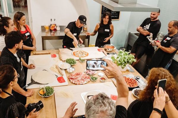 Aperitivo First, Then You Cook: An Evening Class in Trastevere