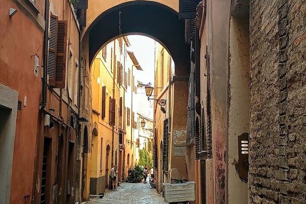Private Walk of the Rione Ponte with a Roman Storyteller