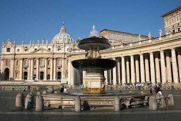 Eight Sights of Rome in Four Hours, by Mercedes with a Driver-Guide