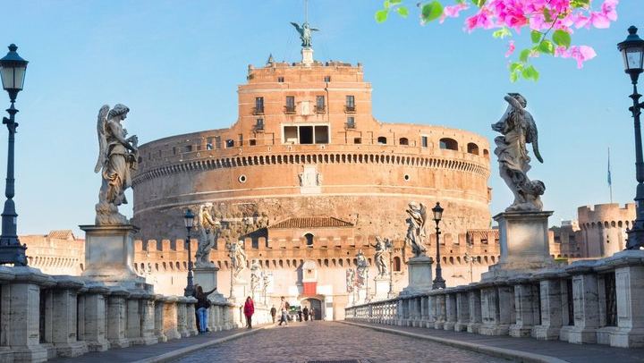 Rome Scavenger Hunt & Highlights Self-Guided Walking Tour