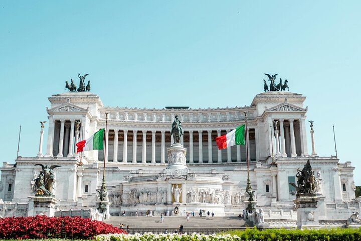 Rome Scavenger Hunt & Highlights Self-Guided Walking Tour