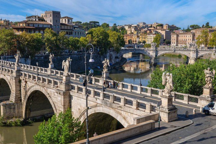Rome Scavenger Hunt & Highlights Self-Guided Walking Tour