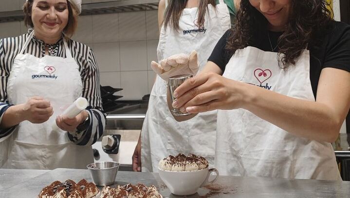 Rome Trastevere: Tiramisù & Gelato Class with Savoiardo Baking