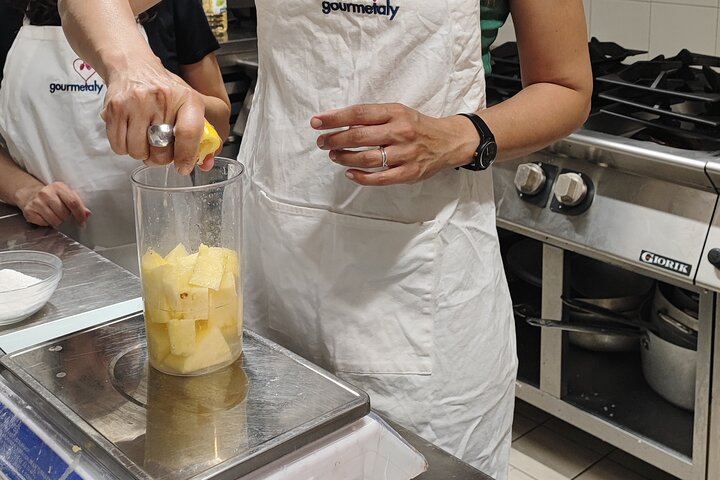 Rome Trastevere: Tiramisù & Gelato Class with Savoiardo Baking