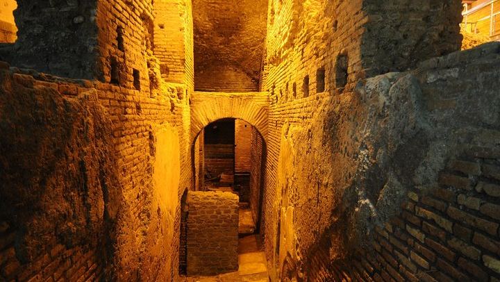 Rome: Trevi Fountain District and Underground Domus Guided Tour