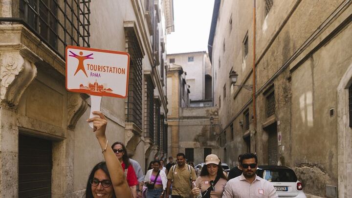Rome: Trevi Fountain District and Underground Domus Guided Tour
