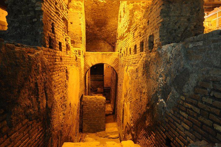 Rome: Trevi Fountain District and Underground Domus Guided Tour