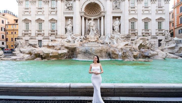 Rome: Trevi Fountain Photoshoot, Private & Early Morning