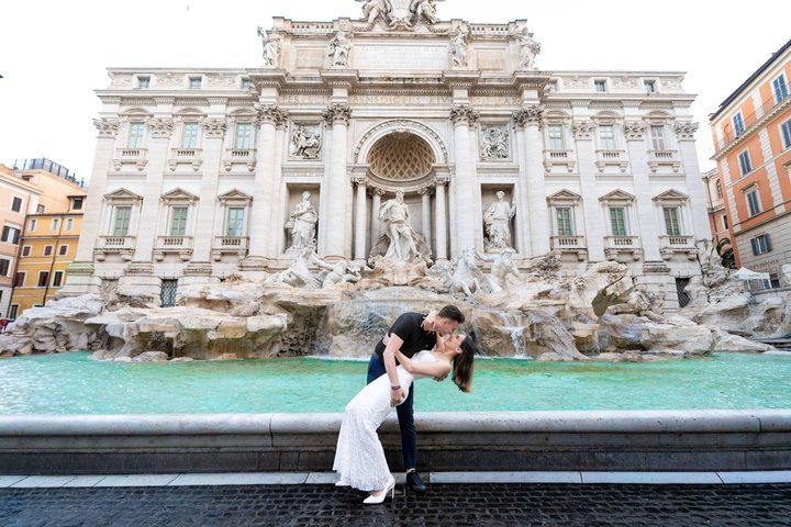Rome: Trevi Fountain Photoshoot, Private & Early Morning