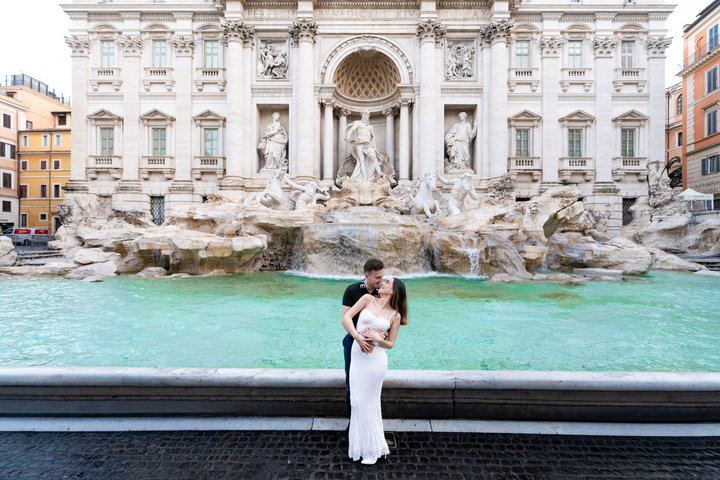 Rome: Trevi Fountain Photoshoot, Private & Early Morning