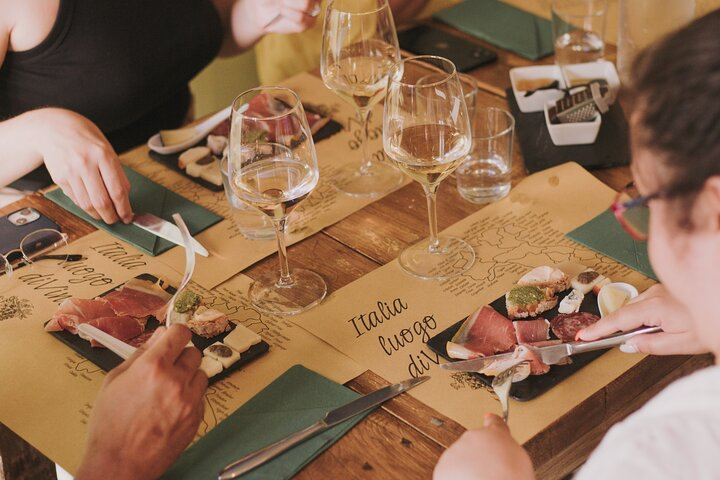 Rome: Wine Tasting in Trastevere with Food and Gelato