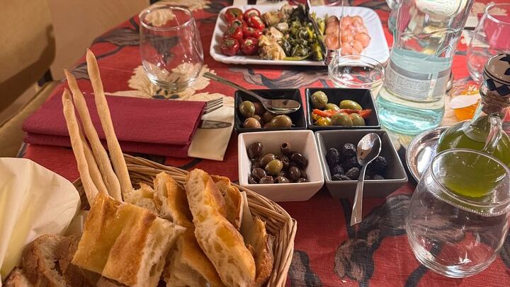 Rome Wine Tasting with Food Paring in Trastevere I VIP Experience