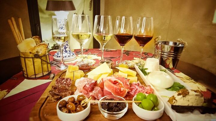 Rome Wine Tasting with Food Paring in Trastevere