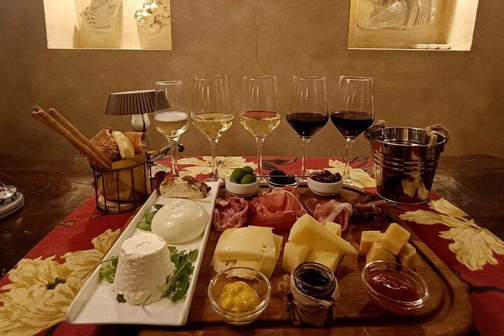 Rome Wine Tasting with Food Paring in Trastevere I VIP Experience