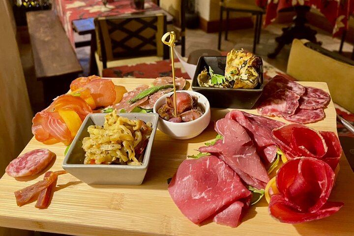 Rome Wine Tasting with Food Paring in Trastevere I VIP Experience