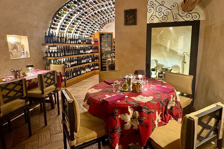 Rome Wine Tasting with Food Paring in Trastevere I VIP Experience