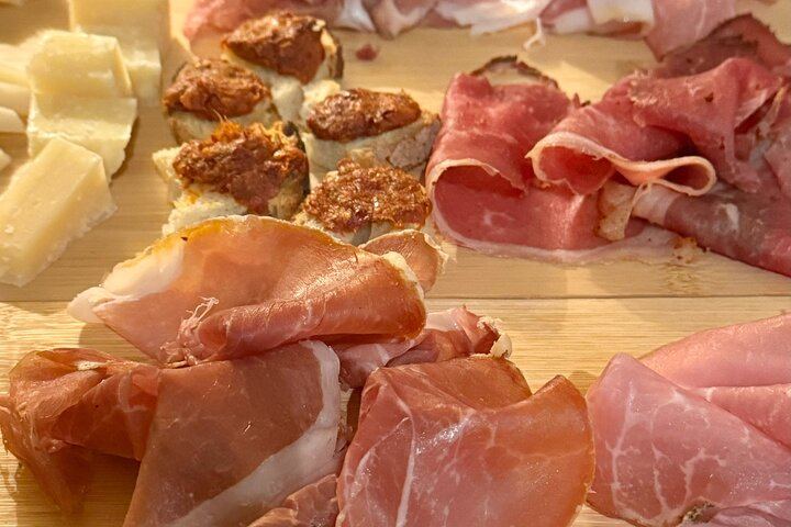 Rome Wine Tasting with Food Paring in Trastevere I VIP Experience