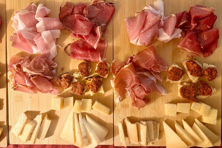 Rome Wine Tasting with Food Paring in Trastevere I VIP Experience