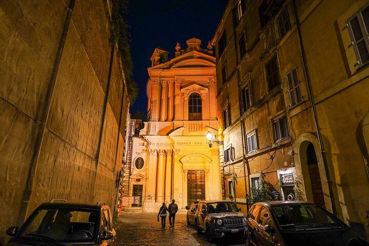 Rome's Dark Side: Ghosts, Scandals and Crypts - Small Group Tour