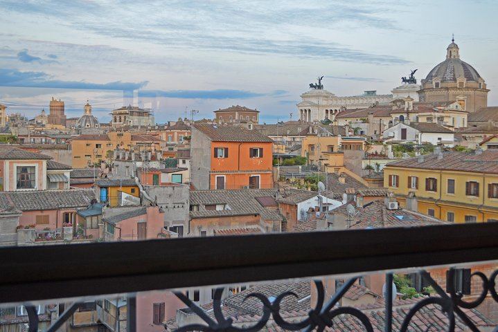 Rooftops of Rome by Night Food Tour with Dinner, Cocktails & Guided Sightseeing