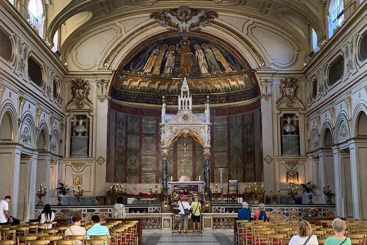 Santa Cecilia inside