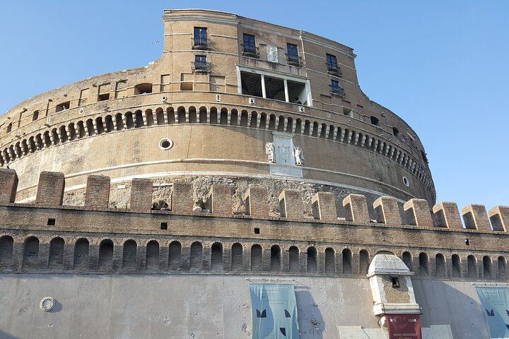 Skip-the-lines Castel Sant'Angelo and Pope Paul III Apartments Tour