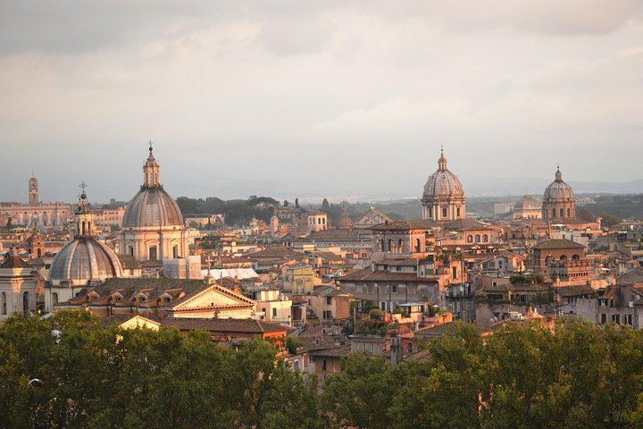 Sunset in Rome Sightseeing and Piazzas with appetizer