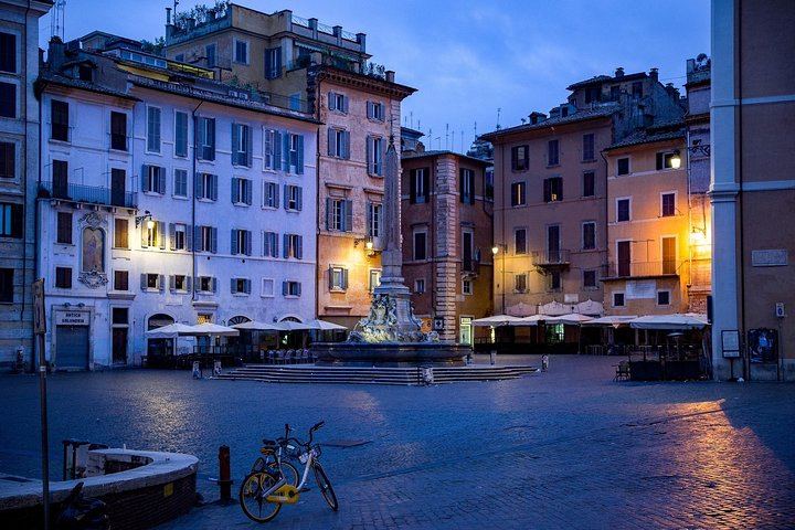 Sunset in Rome Sightseeing and Piazzas with appetizer