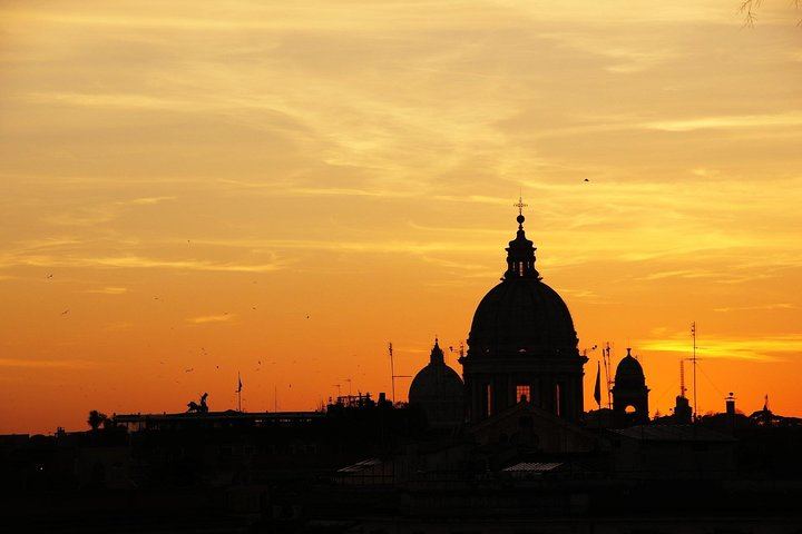 Sunset in Rome Sightseeing and Piazzas with appetizer