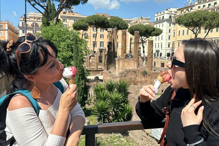 Tasting real gelato in front of ancient ruins