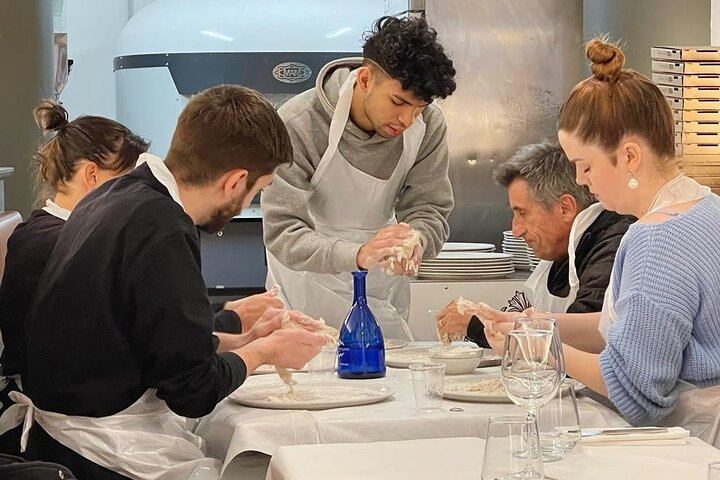 Teaching the secrets of pizza. January 2023