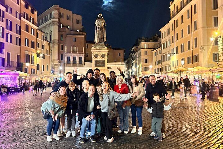 The Haunted Rome Ghost Tour ends in Campo de'Fiori. The best place in Rome's Centro Storico to have a couple of drinks or do some people watching.