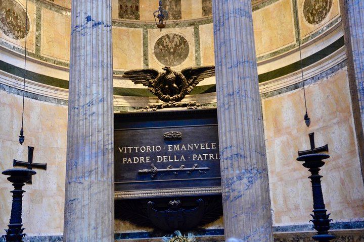 The monument to the king of a new Italy.