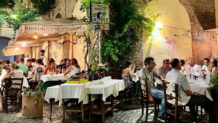 Trastevere Like a Local Food Tour with 7+ Food Tastings & Wines