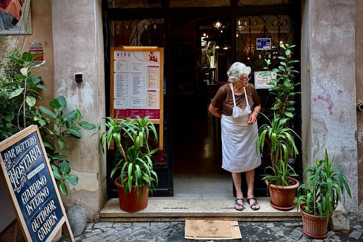 Trastevere Like a Local Food Tour with 7+ Food Tastings & Wines