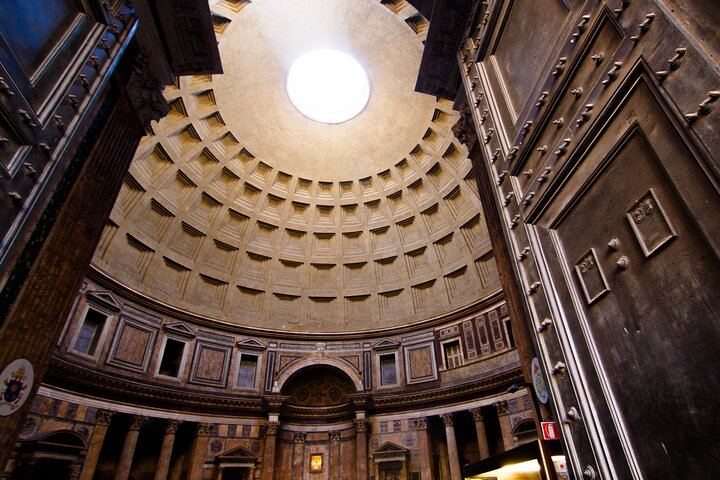 Trevi Fountain Private Tour at Vicus Caprarius and Pantheon