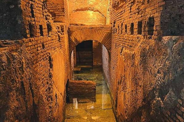 Following the Aqueduct from the Spanish Steps to the Trevi Cistern