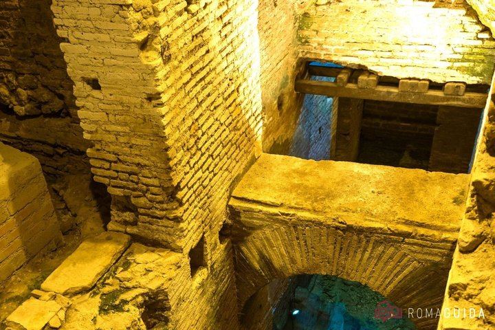 Trevi Fountain, Vicus Caprarius and Spanish Steps Walking Tour