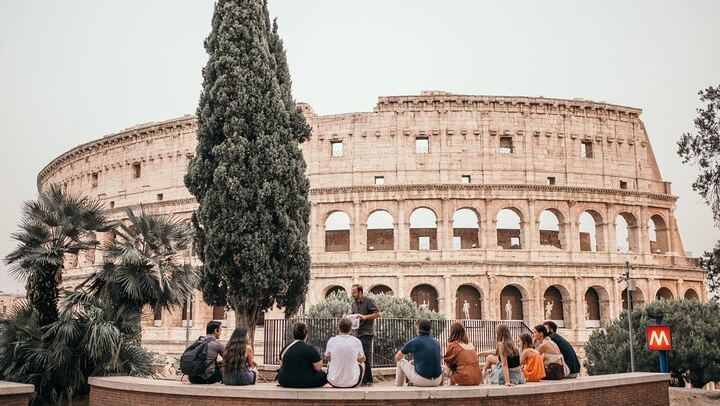 Walk the magic of Rome at night