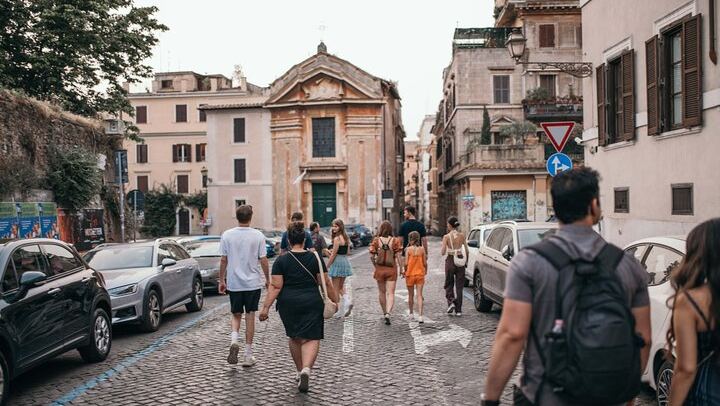 Walk the magic of Rome at night